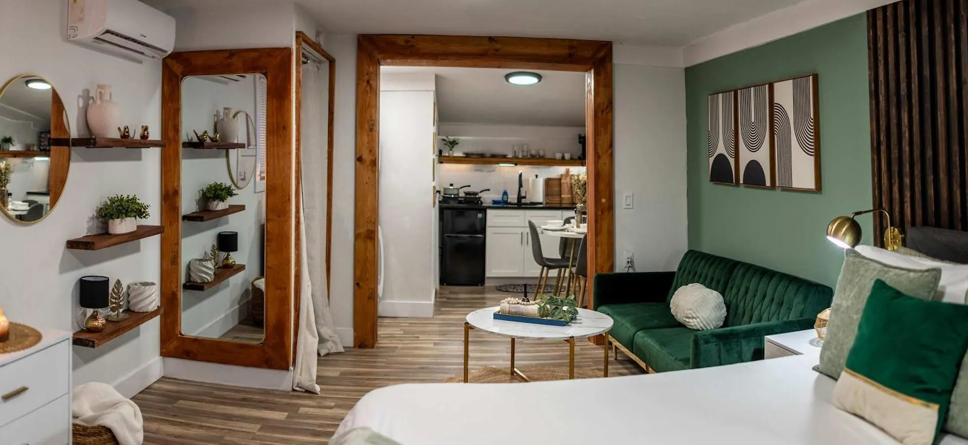Downtown 1Br Cottage For 4 - Renovated location
